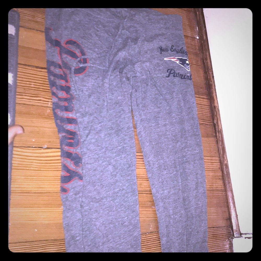Women’s size small patriots sweatpants